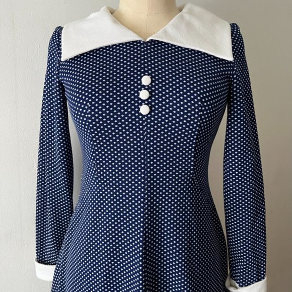 Vintage 70s navy polka dot dress with collar and cuffs - Picture 2 of 5